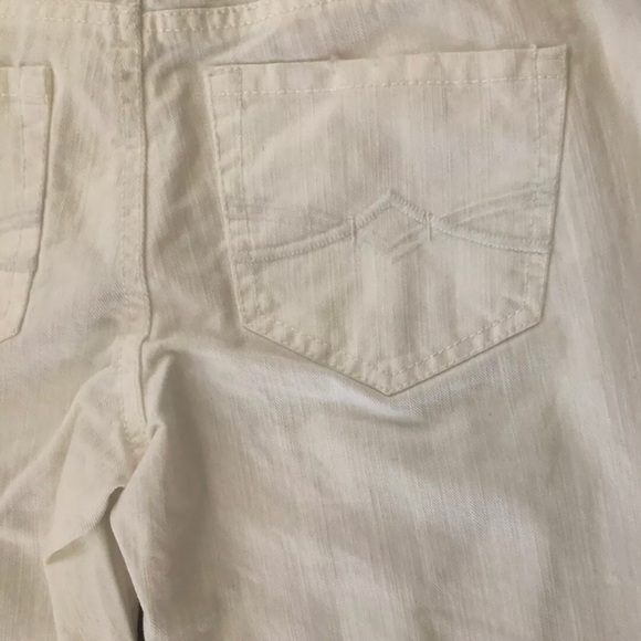 Mudd Womens distressed White Cropped Jeans Size 3 Juniors 100% Cotton New - Picture 4 of 5